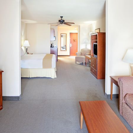 Holiday Inn Express & Suites Kerrville Quarto foto