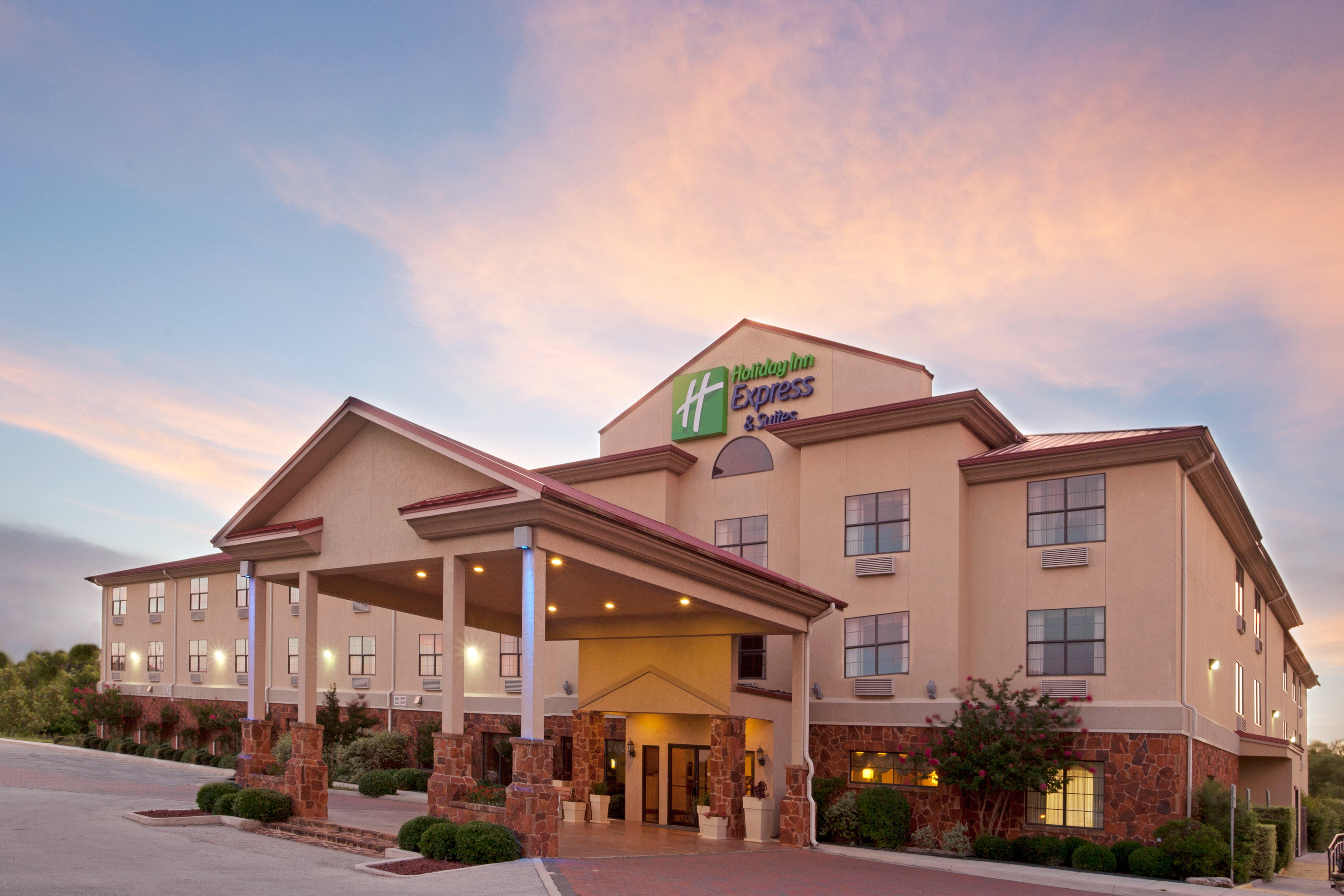 Holiday Inn Express & Suites Kerrville Exterior foto